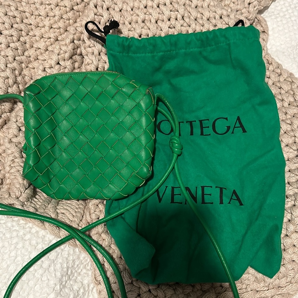 Bottega Veneta Kelly Green Loop Mini Leather Shoulder Bag - Picture 4 of 8